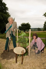 SIR SIMON BOWES LYON KVCO PLANTS WOLLEMI PINE TO CELEBRATE 20 YEARS ASSOCIATION WITH HERTFORDSHIRE CHARITY2