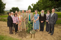 SIR SIMON BOWES LYON KVCO PLANTS WOLLEMI PINE TO CELEBRATE 20 YEARS ASSOCIATION WITH HERTFORDSHIRE CHARITY3